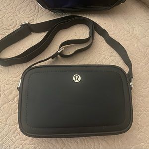 NWOT Lululemon Crossbody Camera Bag 2L